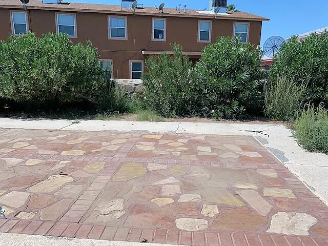 1587 Catham Cir — Photo 17