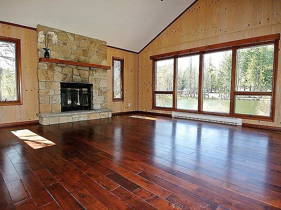4th image of 144 Pinewood Dr N