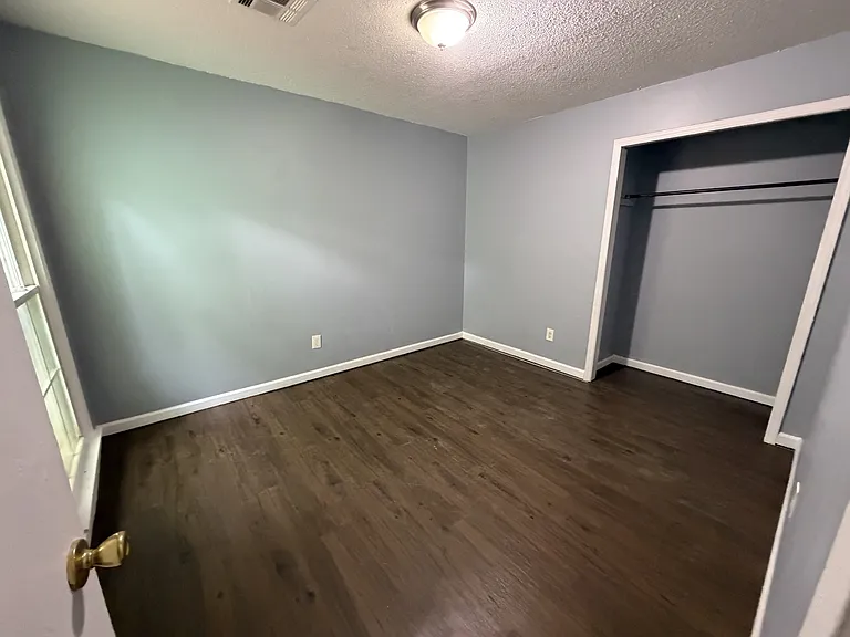 3432 Lexington Rd — Photo 4