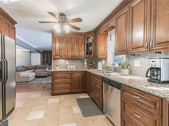 2nd image of 2317A Crestcliff Dr