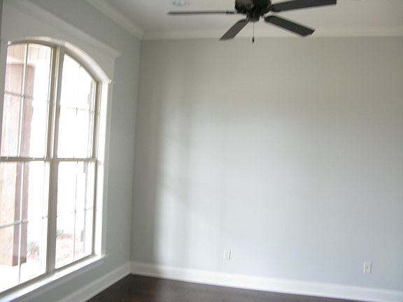 5th image of 30 W Crockett Ave