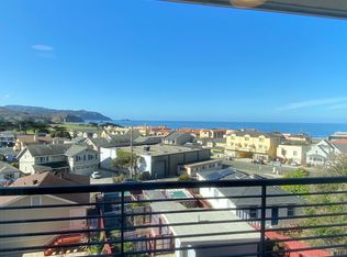 122 Hilton Ln, Pacifica, CA 94044