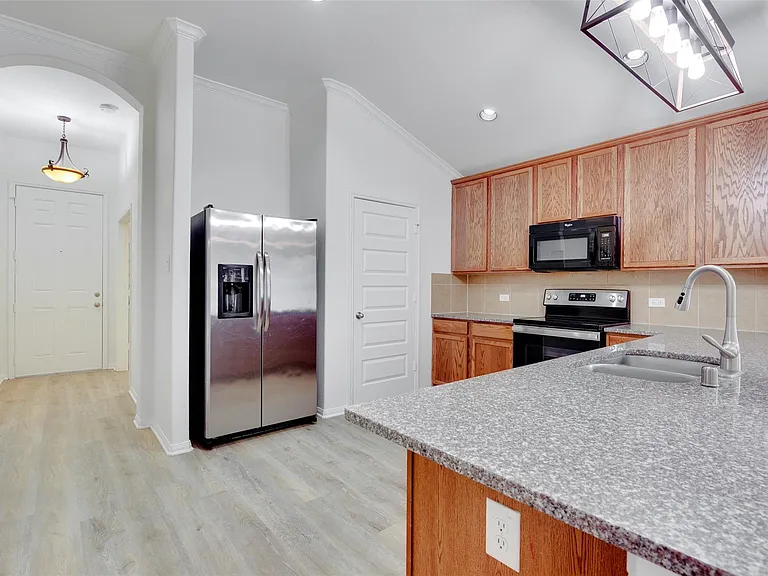 2410 Lakecrest Town Dr — Photo 7