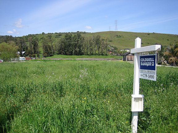 Vacant land, utilities at site, ready to build now!