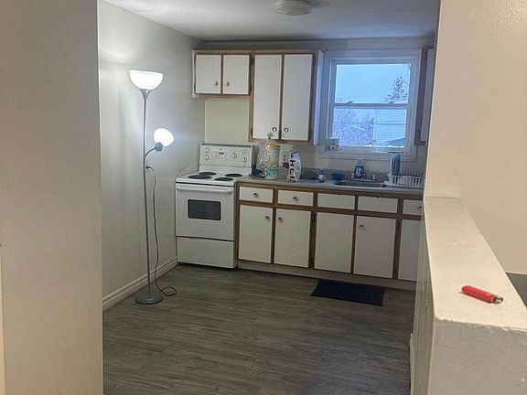 4th image of 180 Bay St