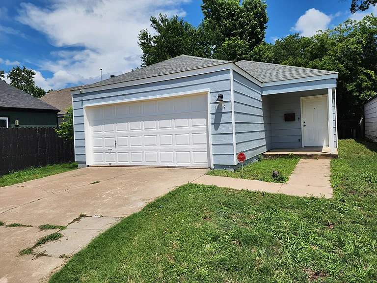 1609 E 66th Pl — Photo 1