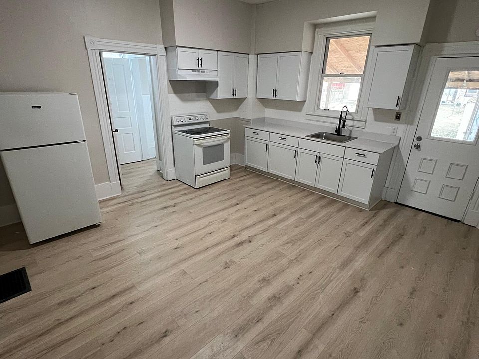 1st image of 438 Knightsbridge Dr