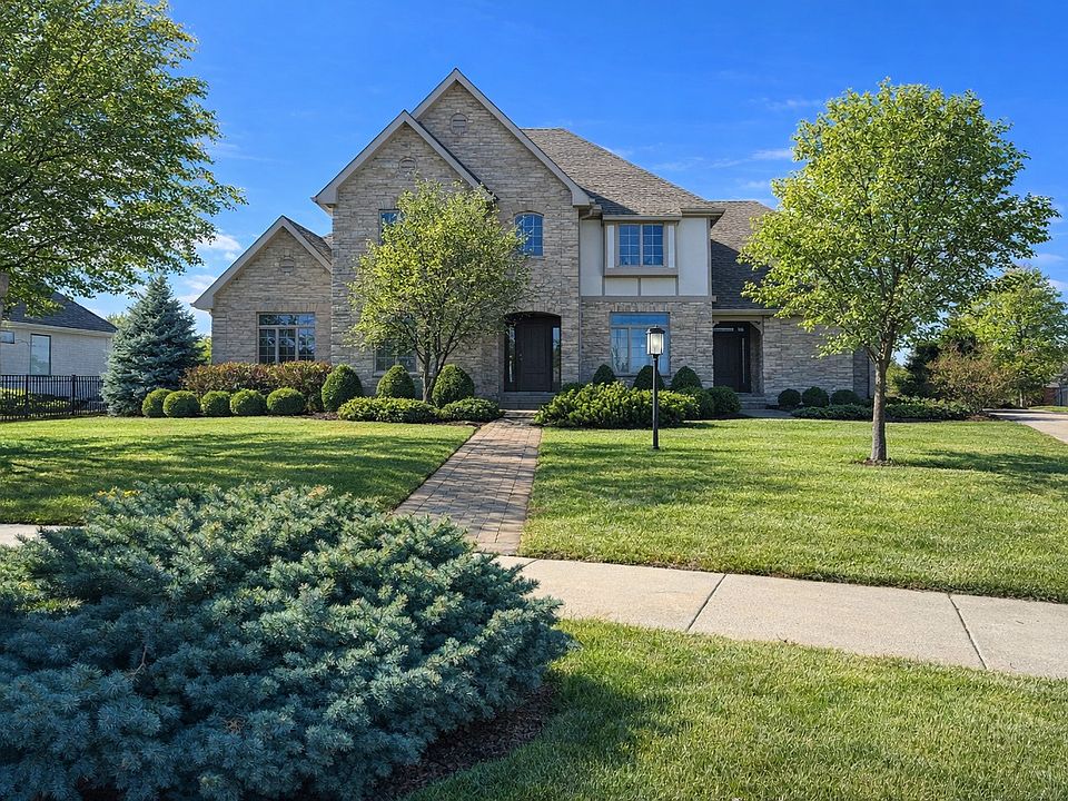 1st image of 2610 Castlerock Dr