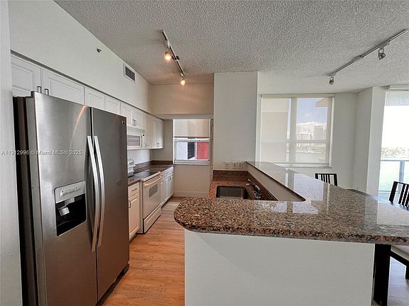4th image of 1155 Brickell Bay Dr #10
