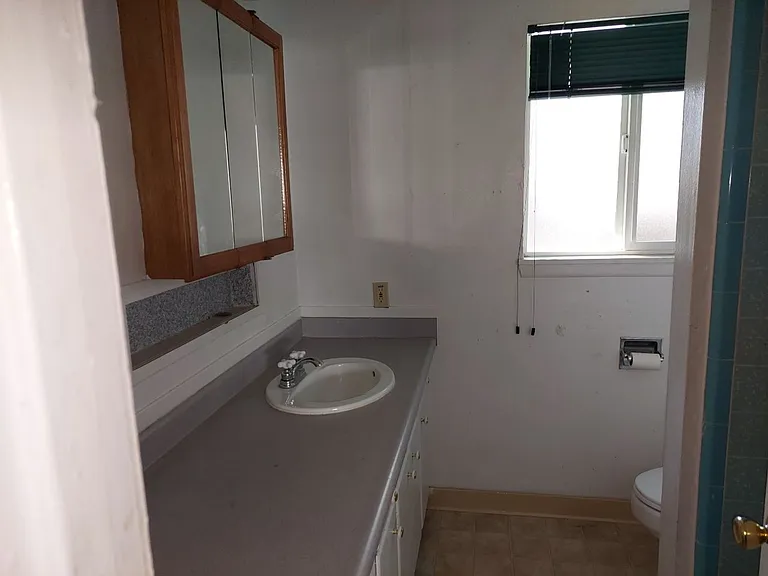 881-883 Modesto Ave — Photo 11