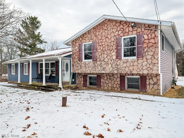 3713 Easton Rd, Barberton, OH 44203