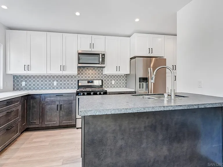 426 Arbor Dr — Photo 2