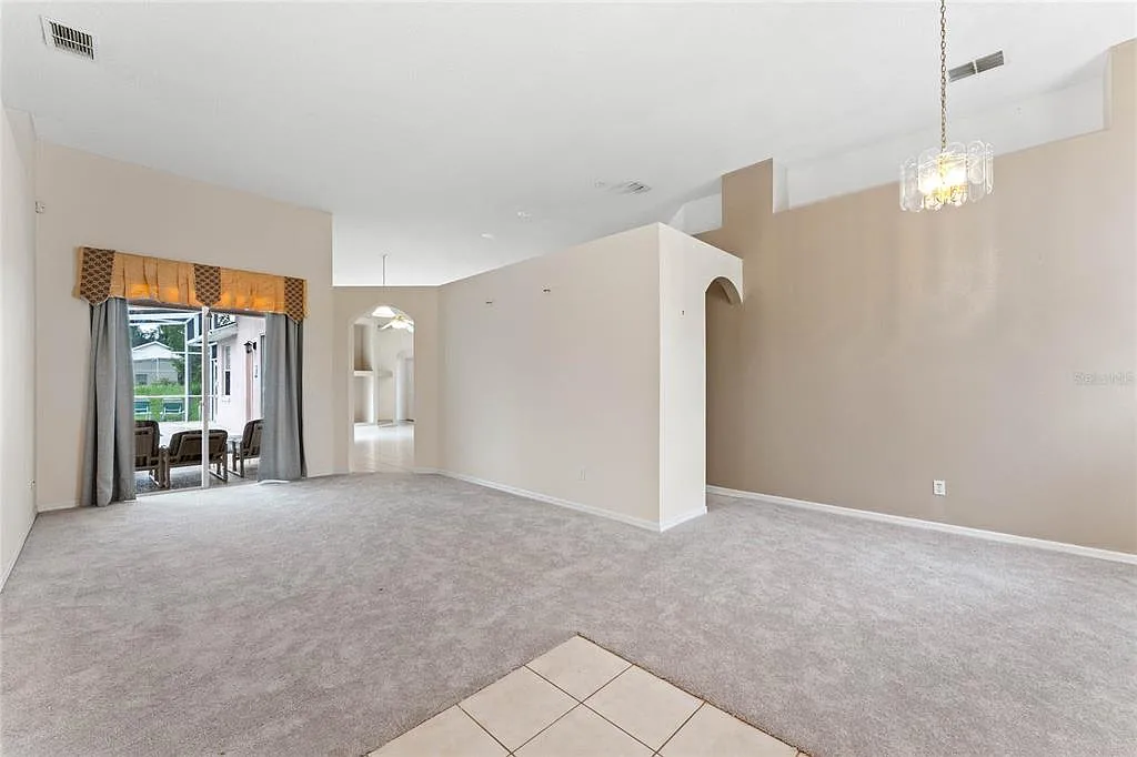 5 bed, 3.0 bath, 2126 sqft, $2,450 — Photo 2