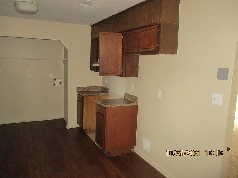 1409 Westcliff Ct — Photo 4