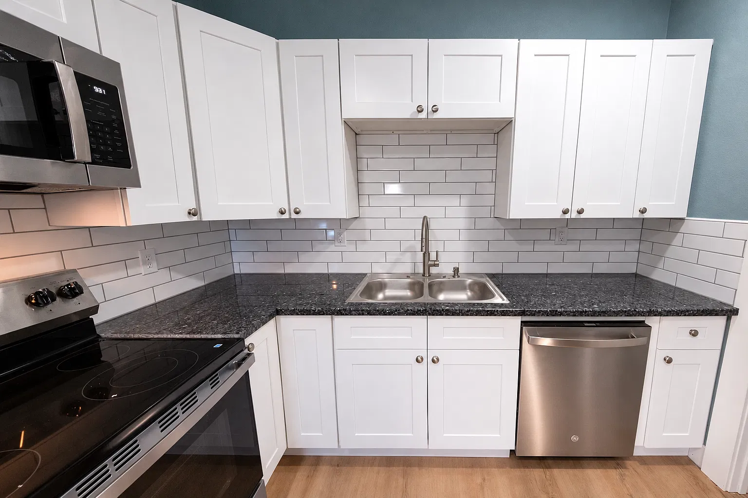 1 bed, 1070 sqft, $1,700 — Photo 3