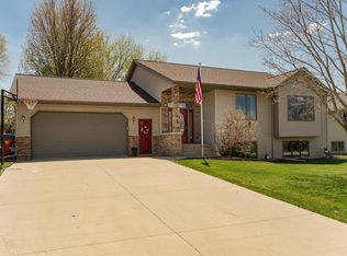 55 Benson Dr, Lewiston, MN 55952