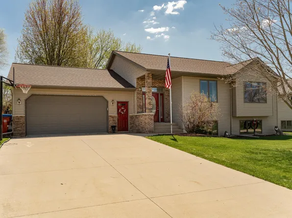 55 Benson Dr, Lewiston, MN 55952
