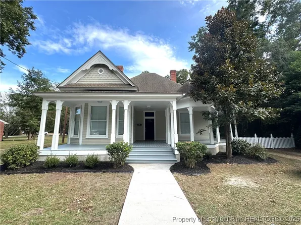318 N Patterson St, Maxton, NC 28364