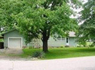 904 Chapel St, Baldwin City, KS 66006