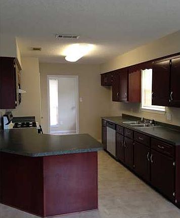 3rd image of 1870 Woodstone Ct E