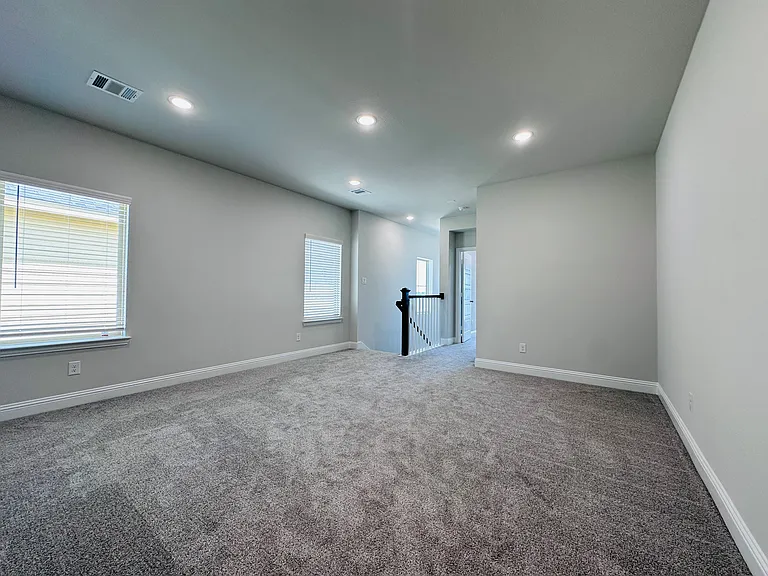 7017 Sunset Blvd — Photo 34