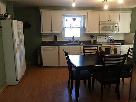 4th image of 10 Centredale Ave