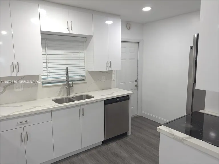 1403 Adams St — Photo 13