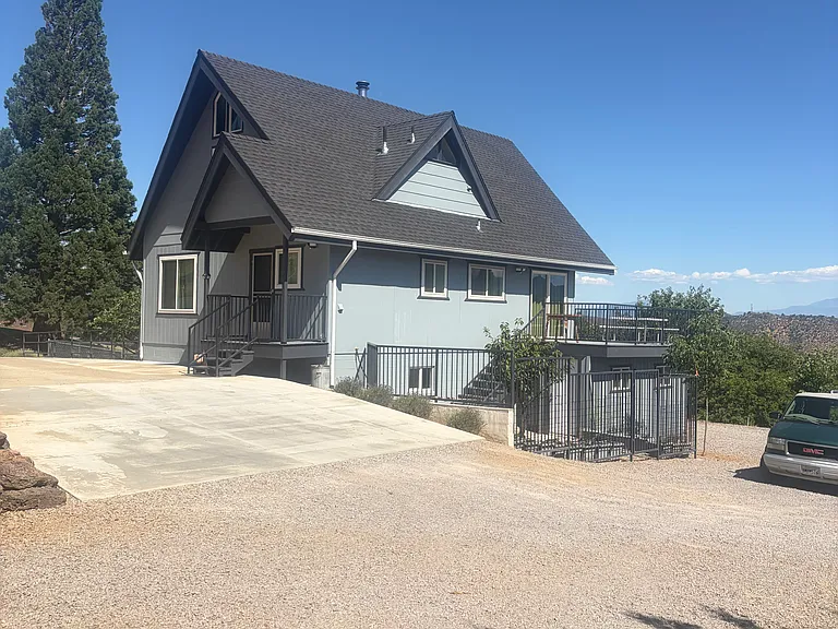 Grizzly Ct — Photo 2