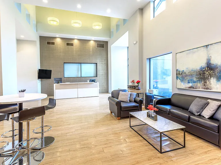 Riverwalk Luxury Apartments — Photo 14