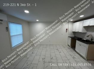 219-221 N 3rd Ave #1, Pottsville, PA 17901