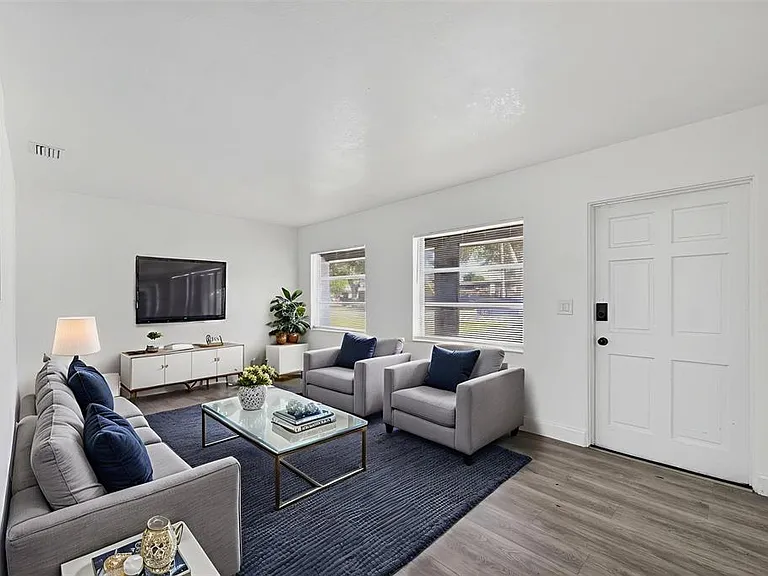 3034 Touraine Ave — Photo 11