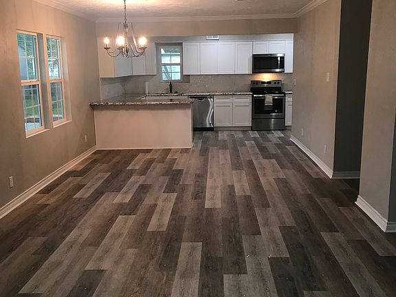3rd image of 207 Chicago Ave