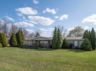 6104 E Beck Lake Rd S, Kendallville, IN 46755