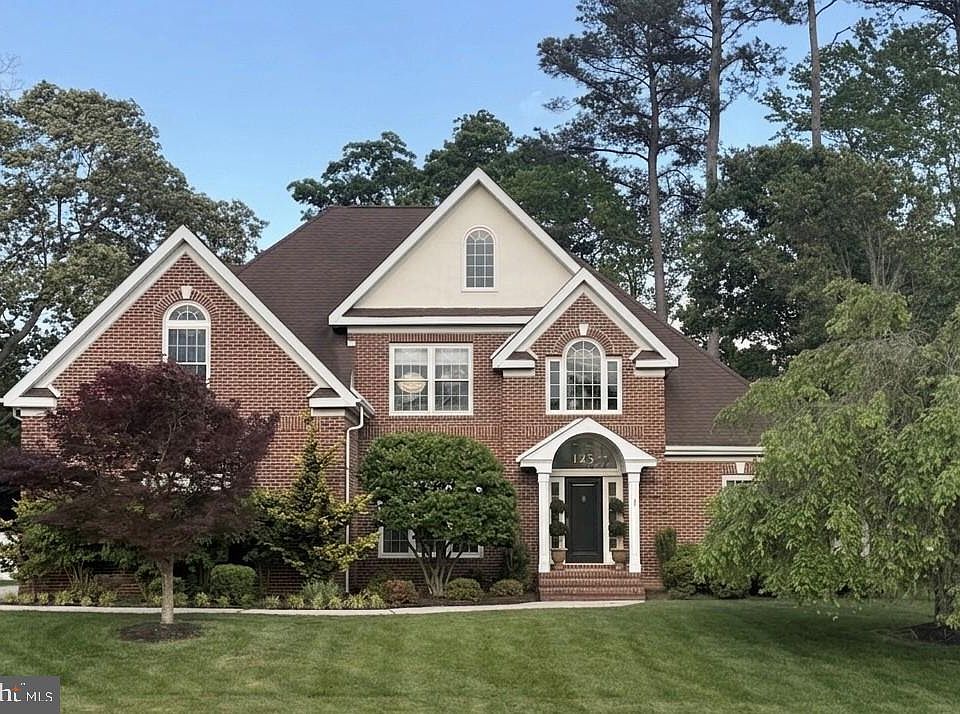 1st image of 125 E Buckingham Dr