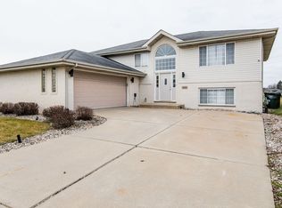 602 Farm View Ct, University Park, IL 60484