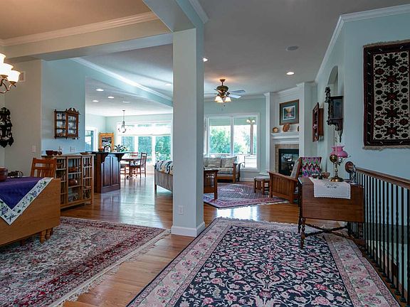 5th image of 1113 E Park Grove Dr