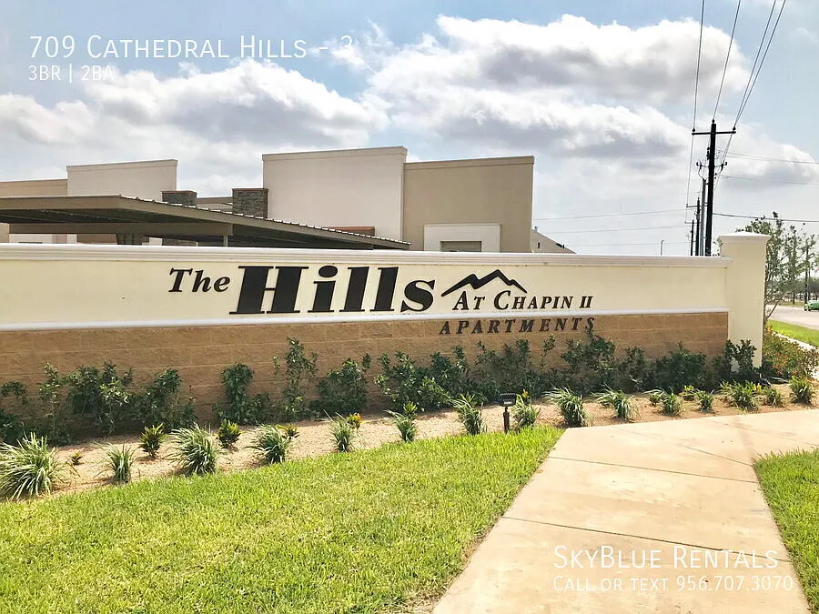 "Charming 3-Bedroom Oasis with Granite Touches at 709 Cathedral Hills, Edinburg!" — Photo 2