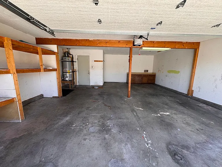 8902 Spain Rd NE — Photo 14