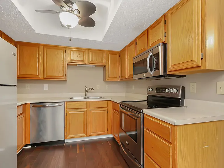 127 Sterling Ct — Photo 7