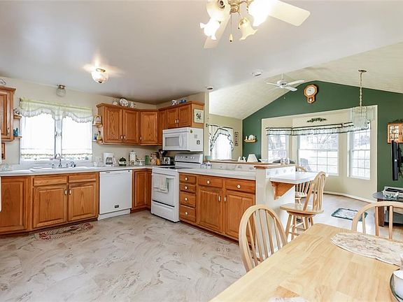 3rd image of 83 Garden Dr