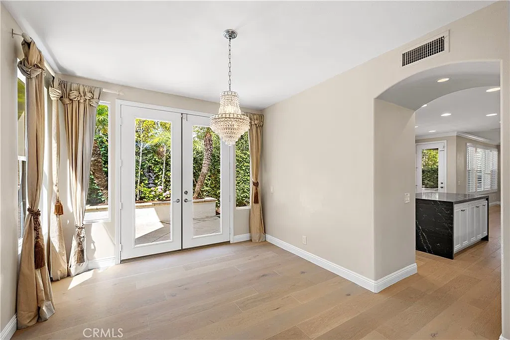 5 bed, 3206 sqft, $8,000 — Photo 3