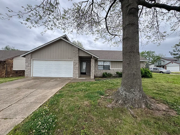3113 S Poplar Ave — Photo 1