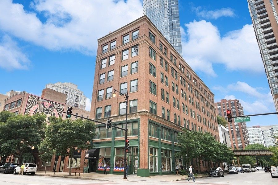 1st image of 900 S Wabash Ave APT 403