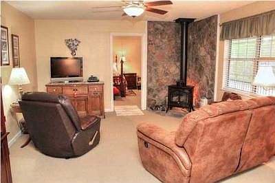4th image of 5513 Twin Oaks Dr