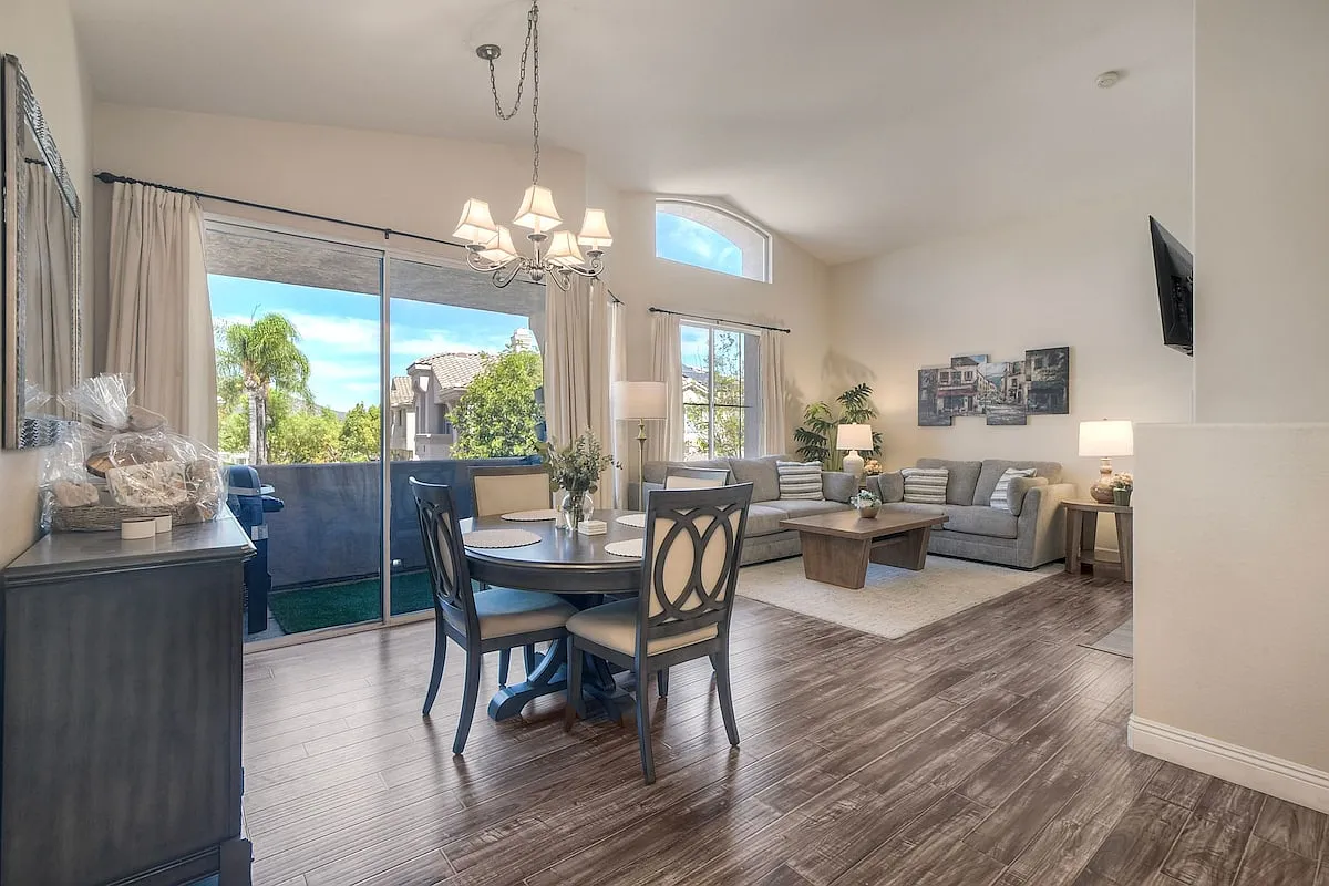 2 bed, 1094 sqft, $4,650 — Photo 4