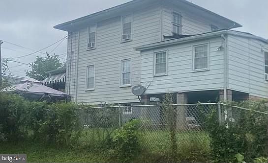 2nd image of 4411 Dix St NE