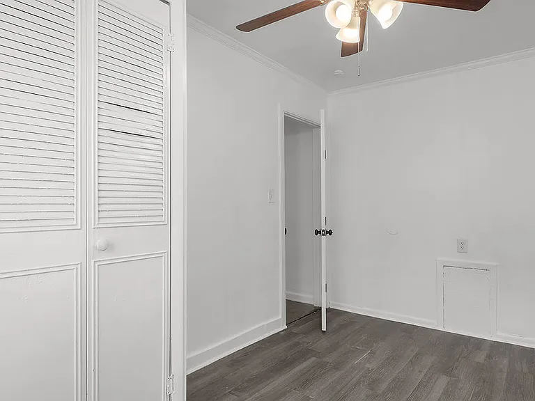 612 W 42nd St — Photo 29