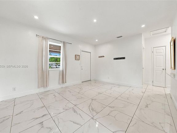 4th image of 133 SW 22nd Ter