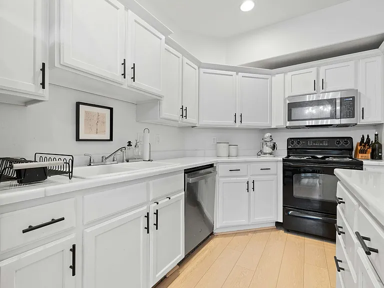 2657 N Elm Dr — Photo 12