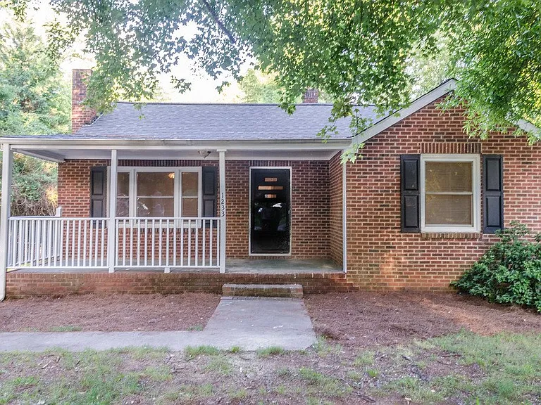 1233 Cheshire Ave — Photo 1